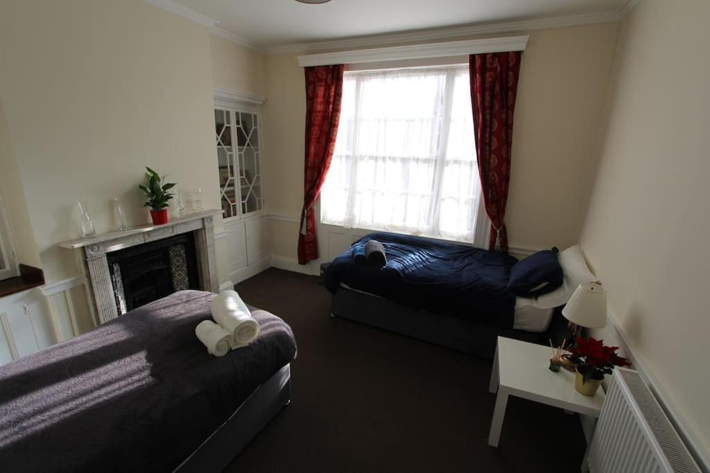 독서 Perfect For Large Family & Friends, Free Parking, Games 빌라 외부 사진