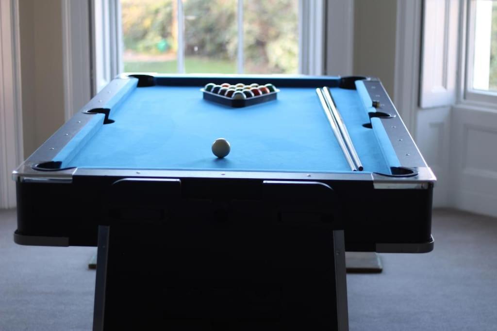 독서 Perfect For Large Family & Friends, Free Parking, Games 빌라 외부 사진