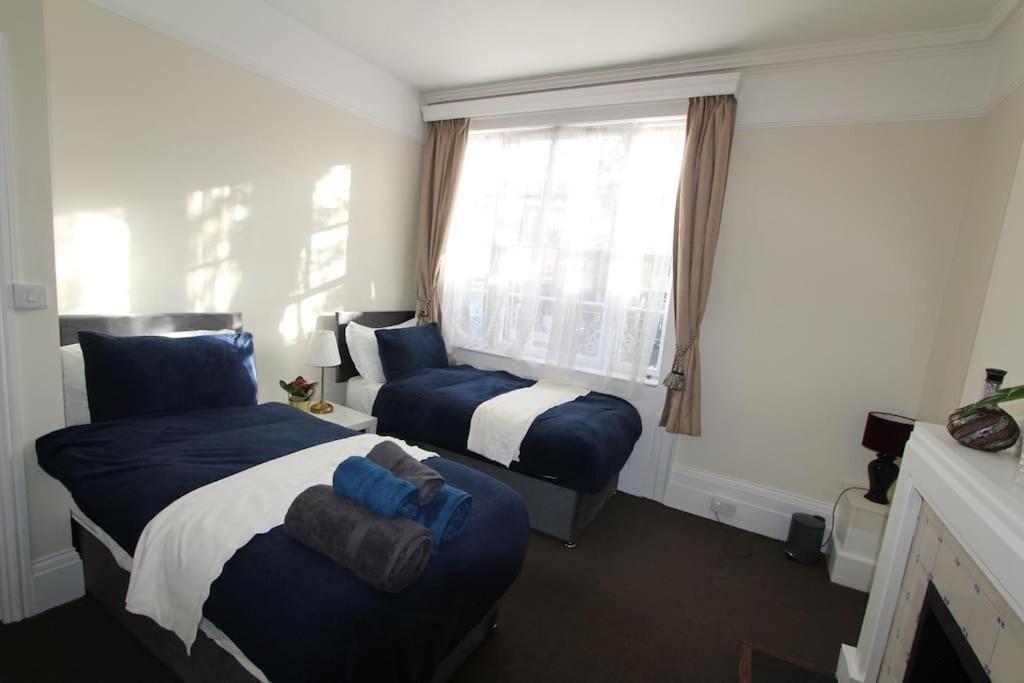 독서 Perfect For Large Family & Friends, Free Parking, Games 빌라 외부 사진
