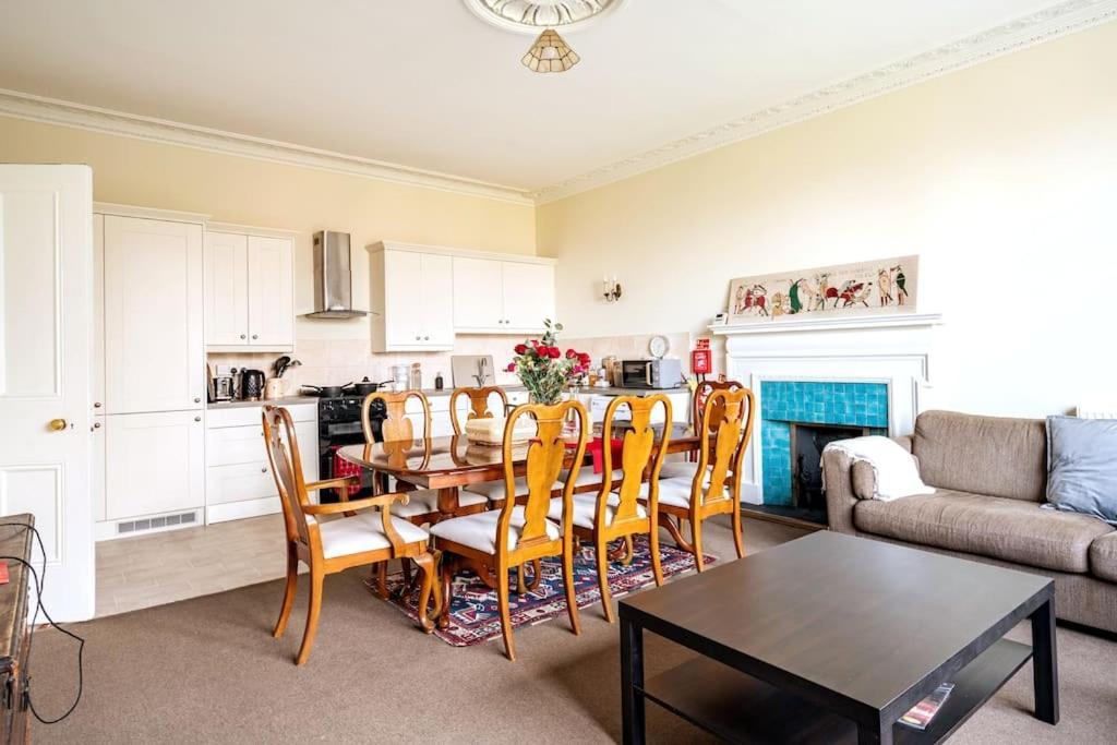 독서 Perfect For Large Family & Friends, Free Parking, Games 빌라 외부 사진