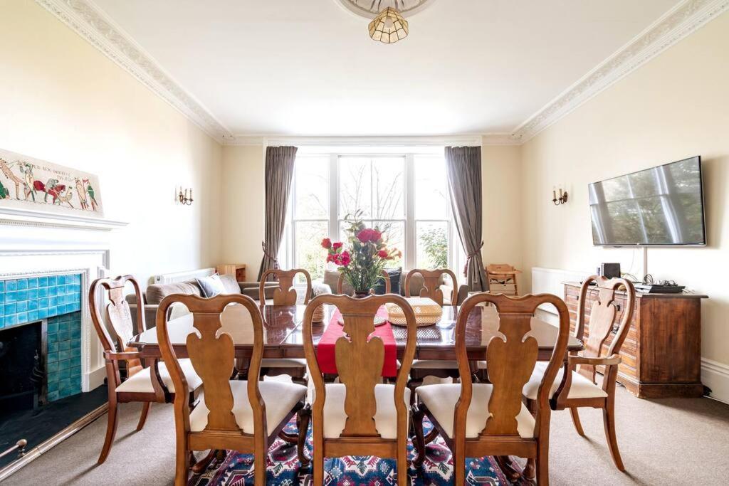 독서 Perfect For Large Family & Friends, Free Parking, Games 빌라 외부 사진