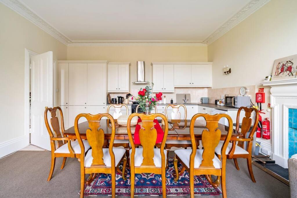 독서 Perfect For Large Family & Friends, Free Parking, Games 빌라 외부 사진